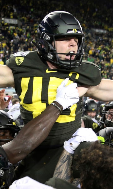 Lewis' FG gives No. 11 Oregon 37-35 win over Washington St